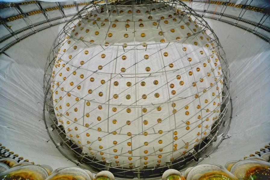 地下700米的“宇宙之眼”觉醒！中国造出全球最深中微子捕手